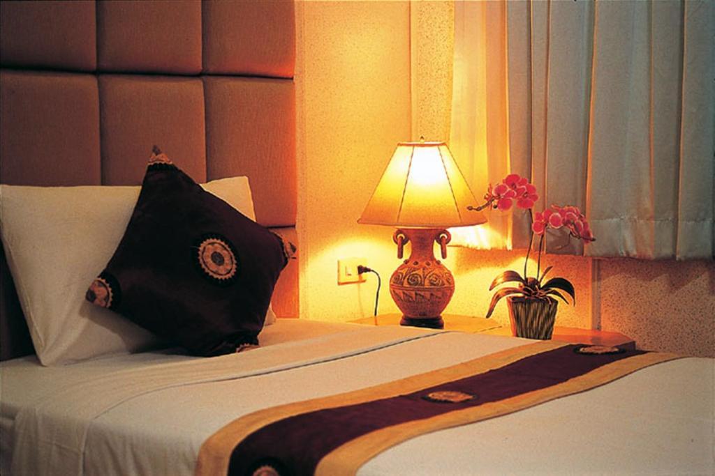 Sam'S Lodge Bangkok Esterno foto