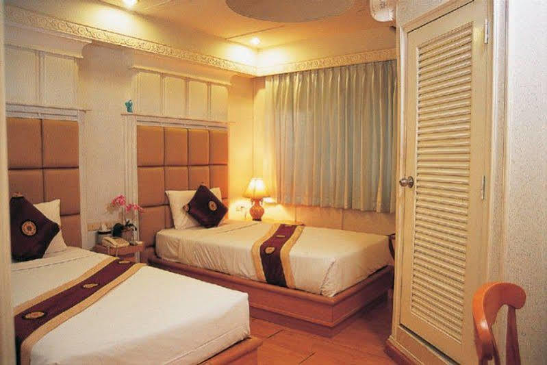 Sam'S Lodge Bangkok Esterno foto